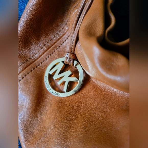 Michael Kors oversized leather hobo - Picture 3 of 15